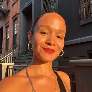 Meet your Posher, Carolina